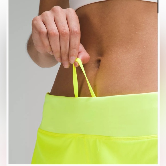Lululemon Speed Up Short 2.5” sz 6 - Picture 2 of 7